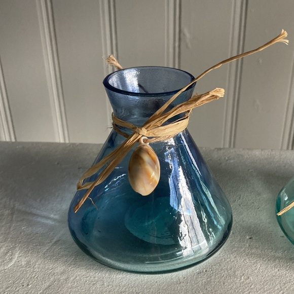 NWT Set of 3- Translucent Beach Glass Bottle Vases with Seashell Accents - Picture 8 of 17